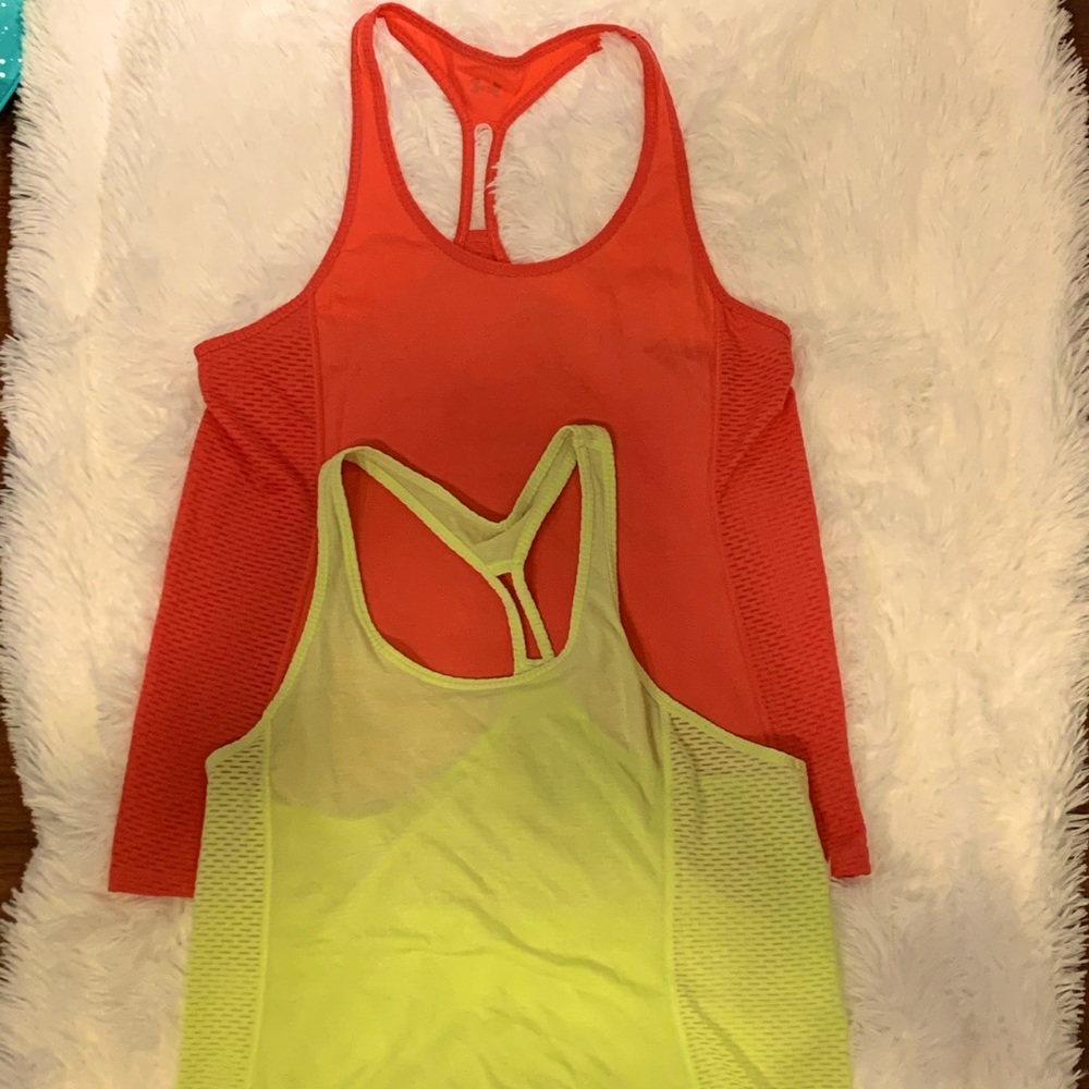 ❌SOLD❌Under Armour tanks